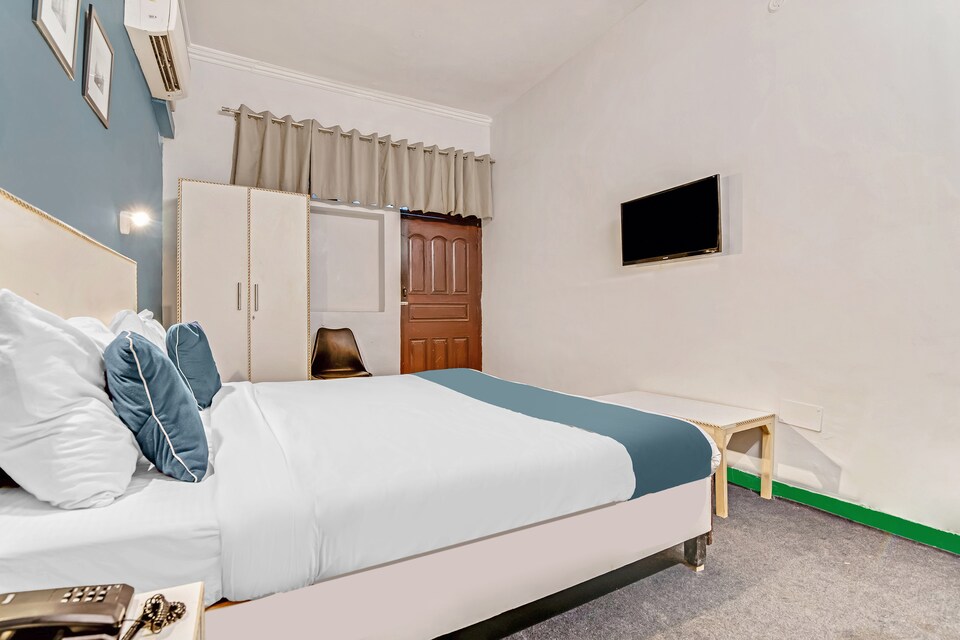 OYO SilverKey 29520 Metro Hospital Noida, Noida City, Noida