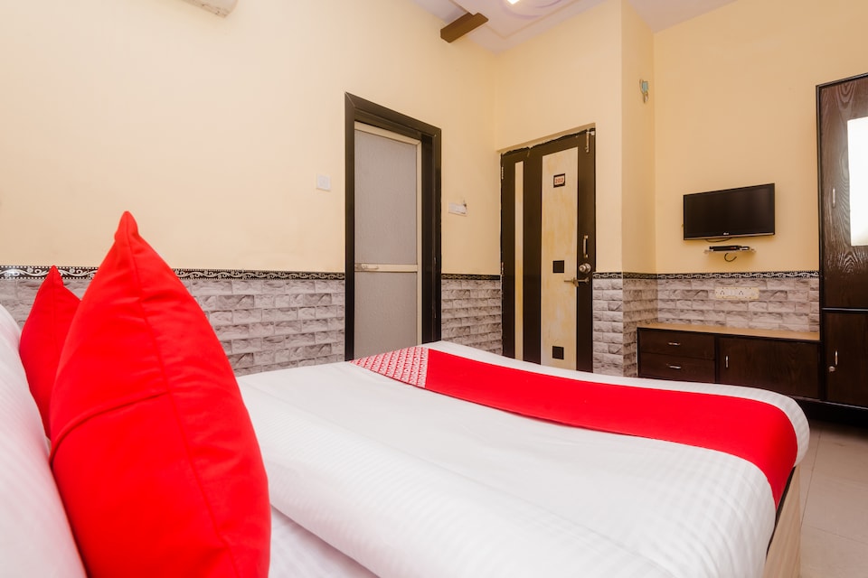 OYO 29550 Hotel Nivara, Mumbai-Vashi-Turbhe-Sanpada, Mumbai