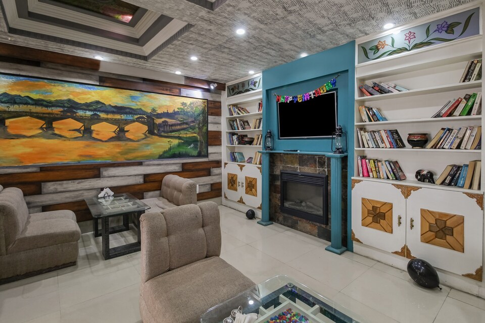 OYO Hotel Essar, Dalgate Srinagar, Srinagar