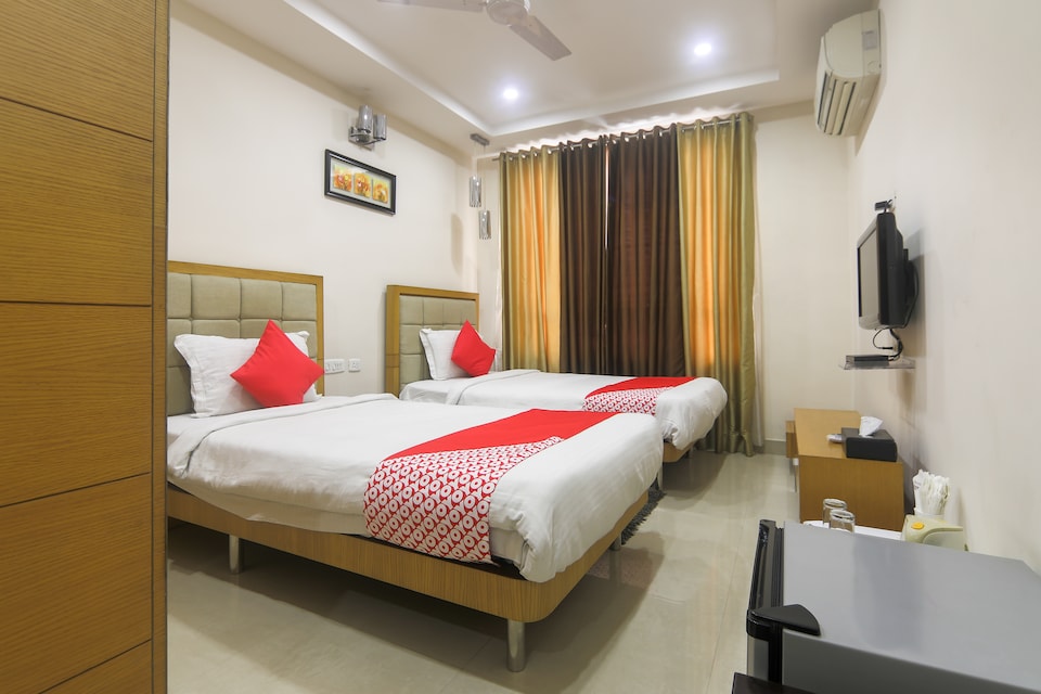 Capital O 29561 Hotel Brahmaputra Residency, Ulubari Guwahati, Guwahati