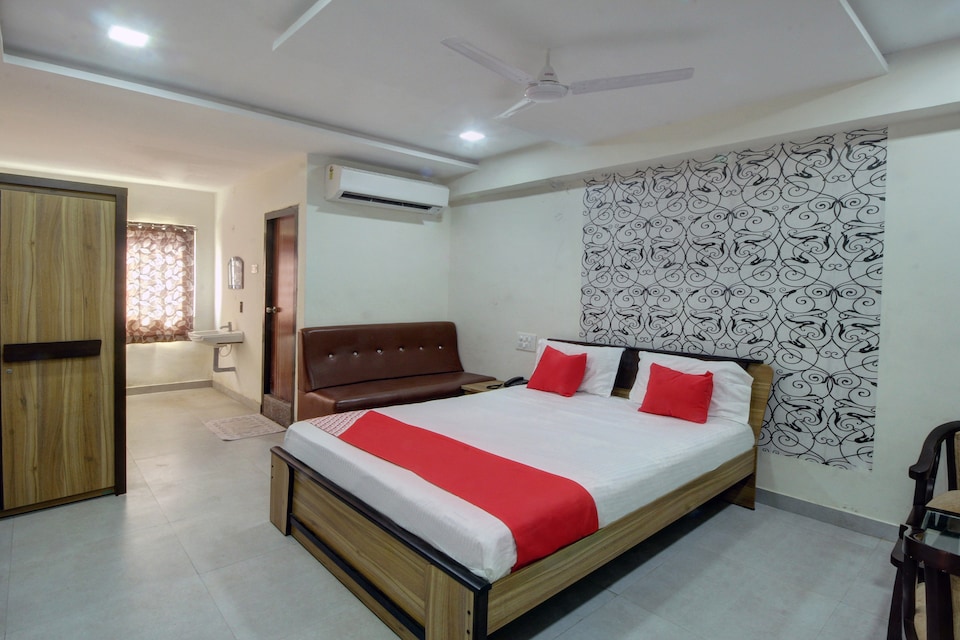 OYO 29573 Santoshi Hometel, Raichur, Raichur