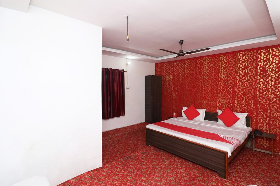 SPOT ON Dwevedi Palace, Aliganj Lucknow, Lucknow