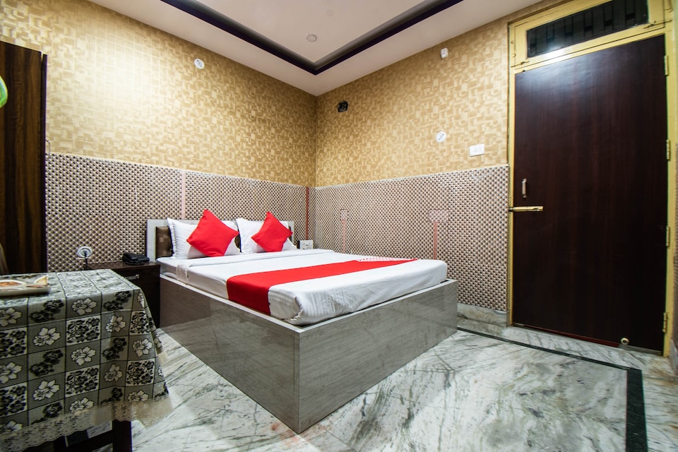 OYO 29606 होटल सेंटर पॉइंट, Railway station Hajipur, हाजीपुर