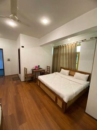 Hotel O East Lodge Inn