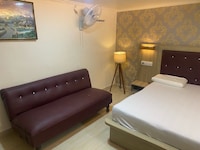 OYO 29647 Hotel Heaven