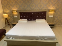 OYO 29647 Hotel Heaven