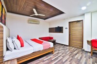 OYO 29657 Hotel The Emerald