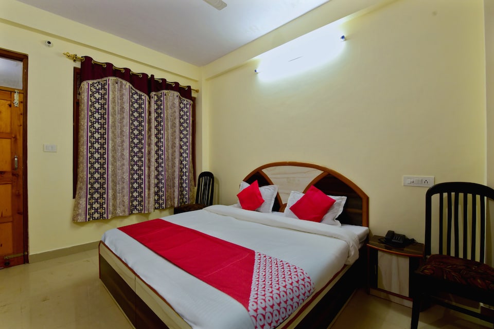 OYO 29659 Cafe Haat, Kufri-Faghu-Theog, Shimla