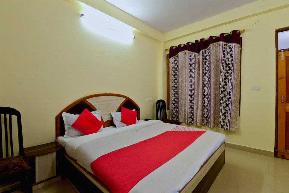 OYO 29659 Cafe Haat, Kufri-Faghu-Theog, Shimla