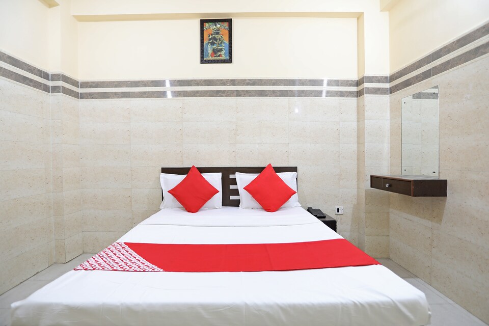 OYO 29664 Kanchan Palace, Banke Bihari Mandir Vrindavan, Vrindavan