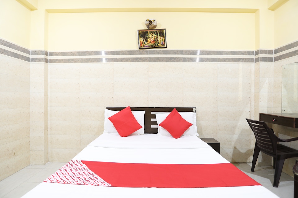 OYO 29664 Kanchan Palace, Banke Bihari Mandir Vrindavan, Vrindavan