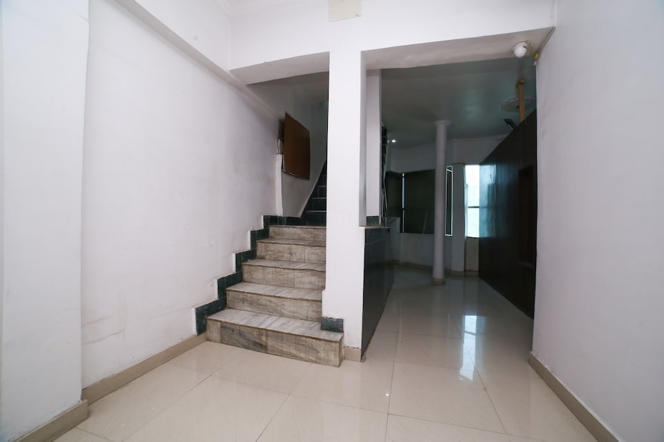 OYO 29674 Shiv Mahima Inn, Rambagh Allahabad, Prayagraj