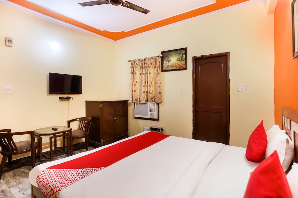 OYO Hotel Heaven, Ghaziabad City, Ghaziabad