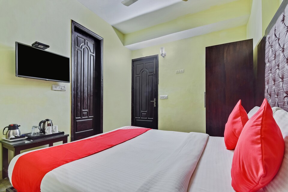 OYO 29708 Sumedha Premium, Greater Kailash Delhi, Delhi