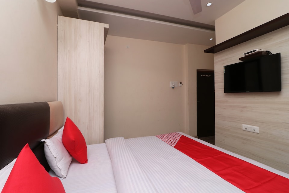 OYO 29716 Hotel Paras, Una, Una