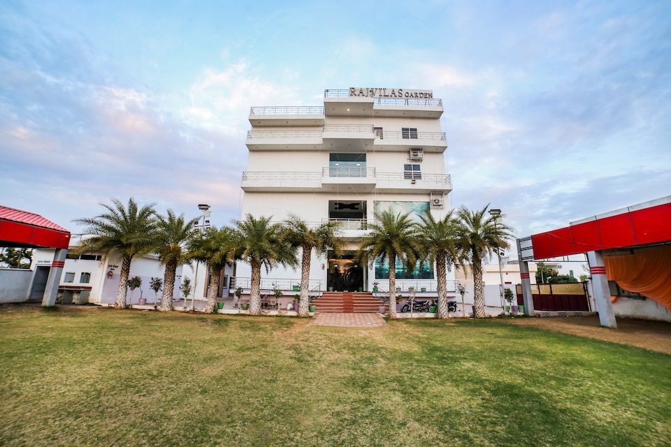 OYO 29719 Hotel Raj Vilas Garden, Sikar, Sikar