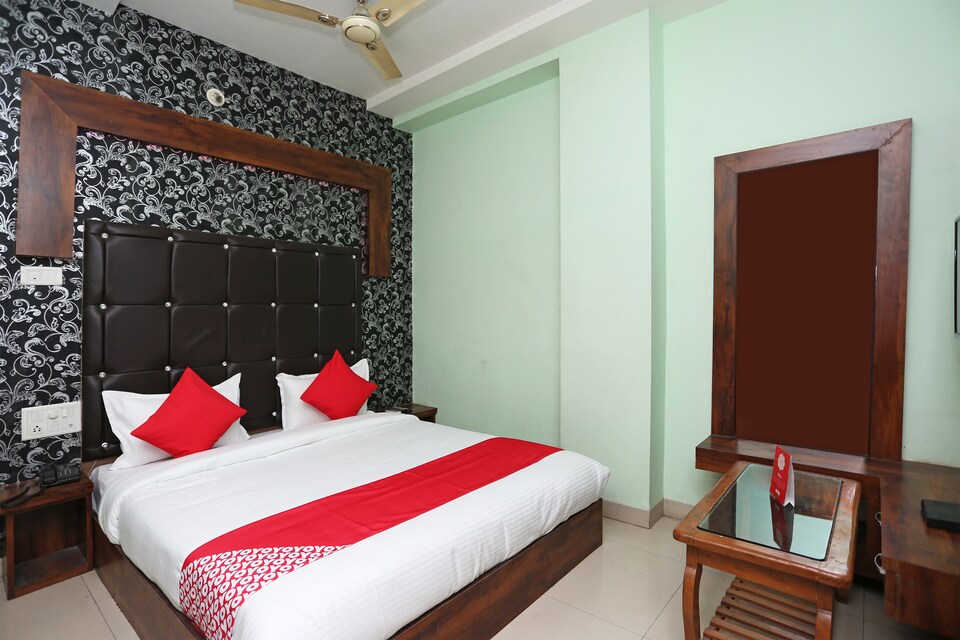 OYO 29731 Hotel Sunrise, Ratlam, Ratlam