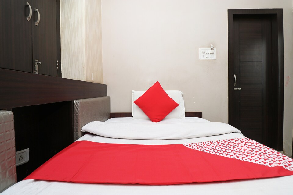 OYO 29734 Hotel Mrk, Godowlia, Varanasi