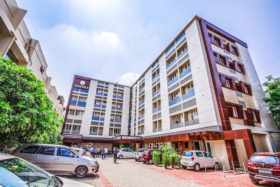 Capital O 3420 Hotel Ashoka, Nakkalagutta Hanamkonda Warangal, Warangal