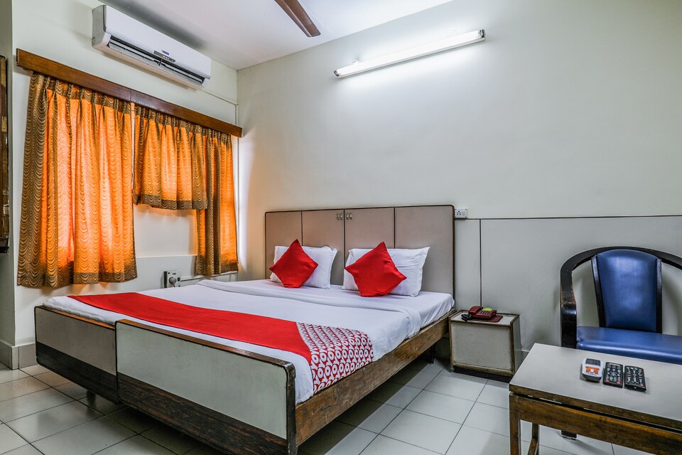 Capital O 3420 Hotel Ashoka, Nakkalagutta Hanamkonda Warangal, Warangal