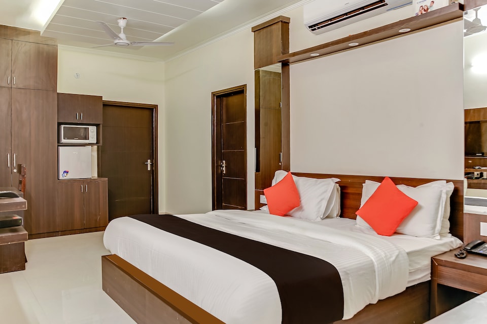 Capital O 29756 Golf View, Golf Course Road, Gurgaon