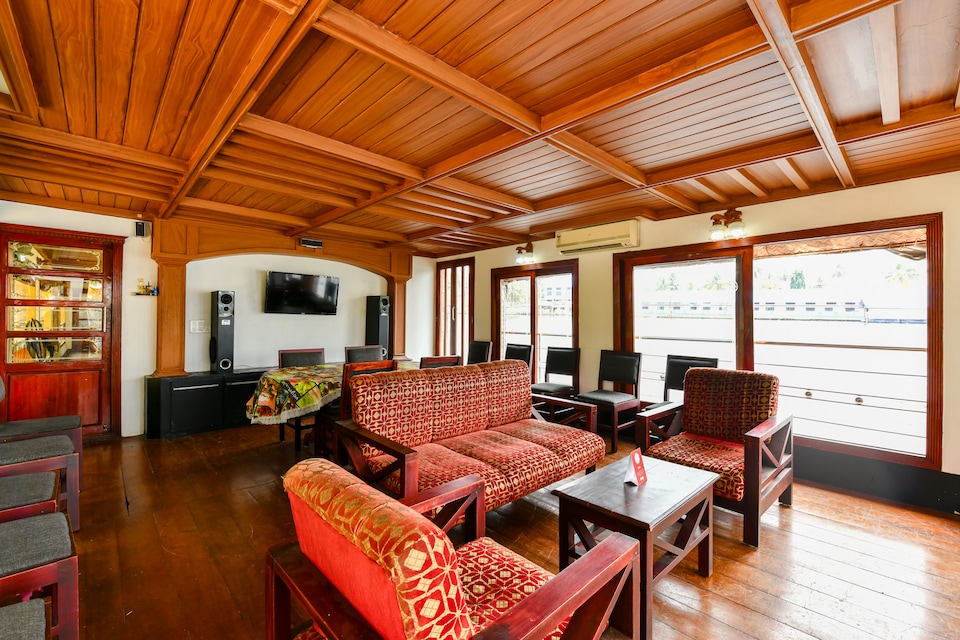 OYO 29758 Amare Houseboat, Alappuzha Backwaters, Punnamada Alleppey