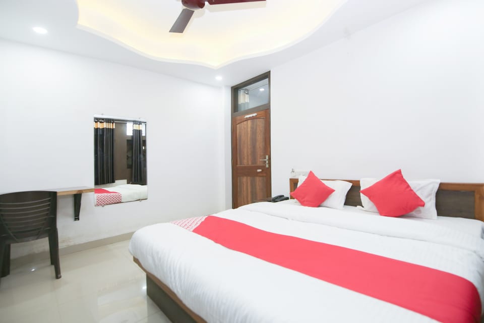 Collection O 29788 Hotel Tushar Palace, Vijay Nagar - Jabalpur, Jabalpur