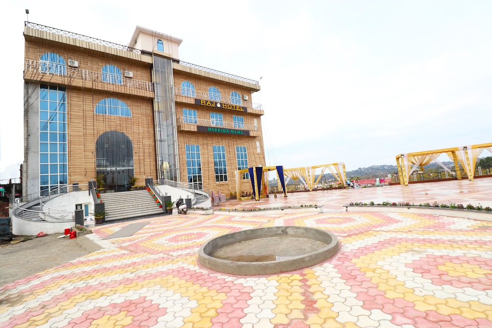 OYO 29790 Raj Hotel, Hamirpur city, Hamirpur