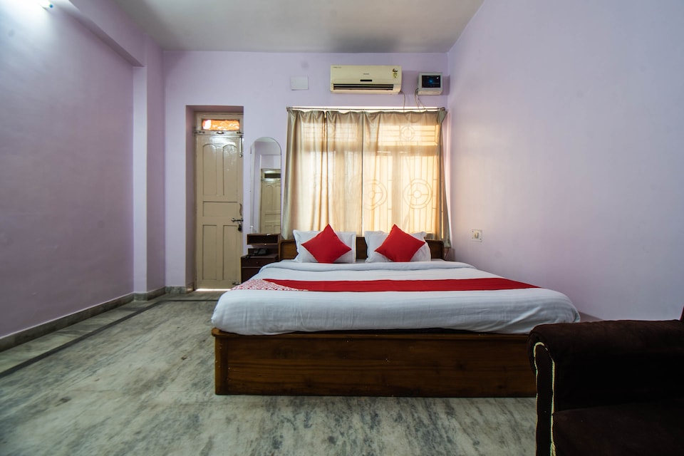 OYO 29792 Piyush Hajipur, Railway station Hajipur, Hajipur