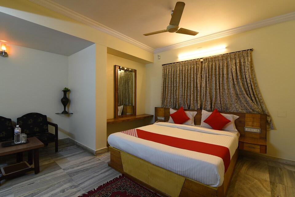 OYO 29799 Hotel Abhiram, Nellore Bus Station, Nellore