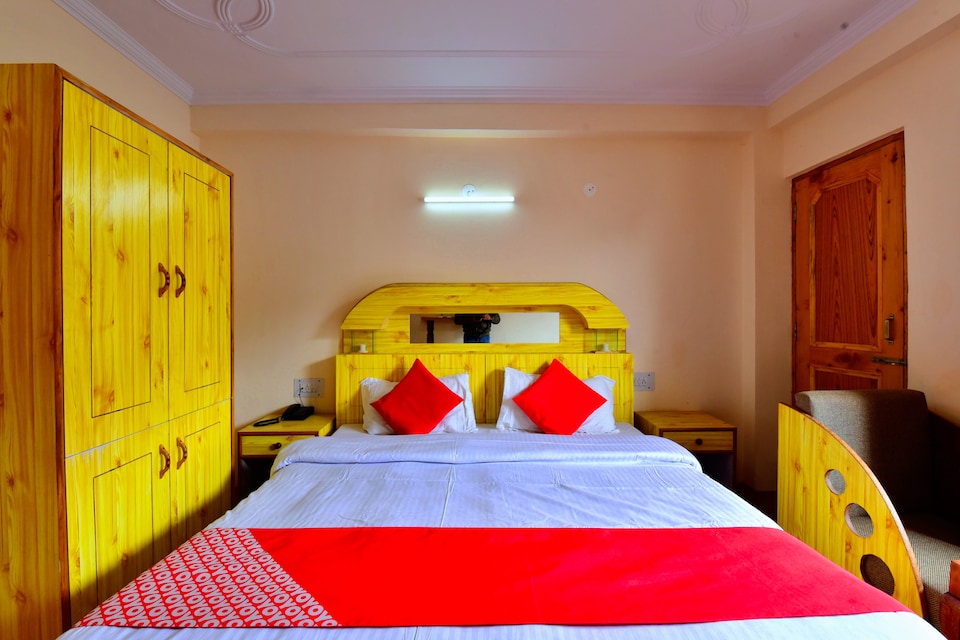 Live on MNL1074, Naggar Road, Manali