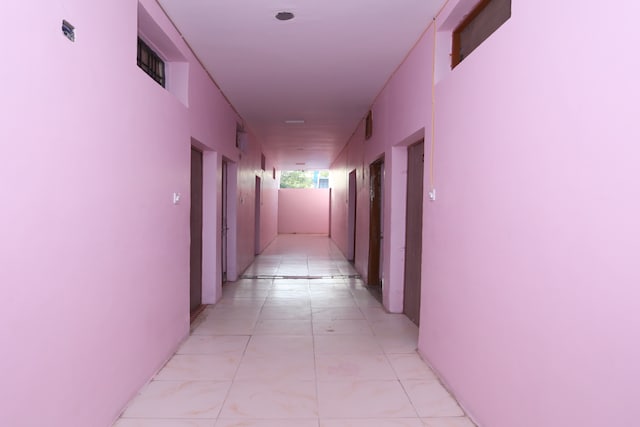 Hotel O White House