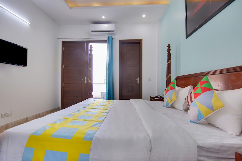 OYO Home Luxurious Rooms Sushant Lok Near Appu Ghar, Golf Course Road, Gurgaon