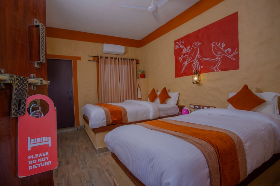 OYO 325 Chitwan Botique Hotel, Sauraha, Chitwan