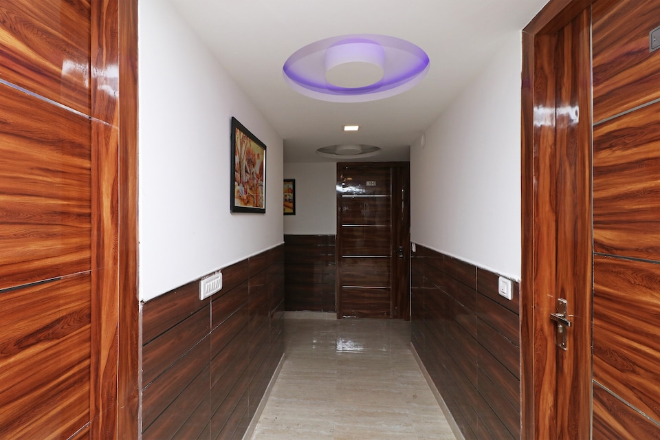 OYO 29864 Pearl Inn, Airport Delhi, Delhi Transit