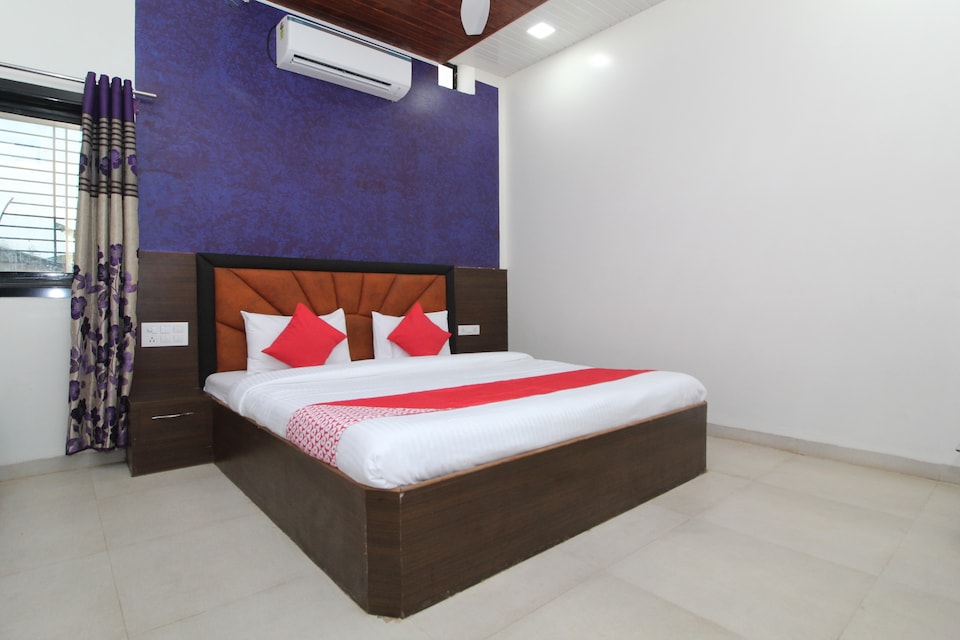 Capital O 29883 Hotel Vedant, Chikhaldara, Amravati