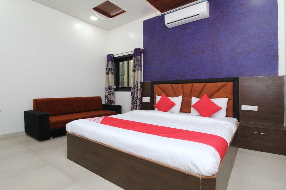 Capital O 29883 Hotel Vedant, Chikhaldara, Amravati