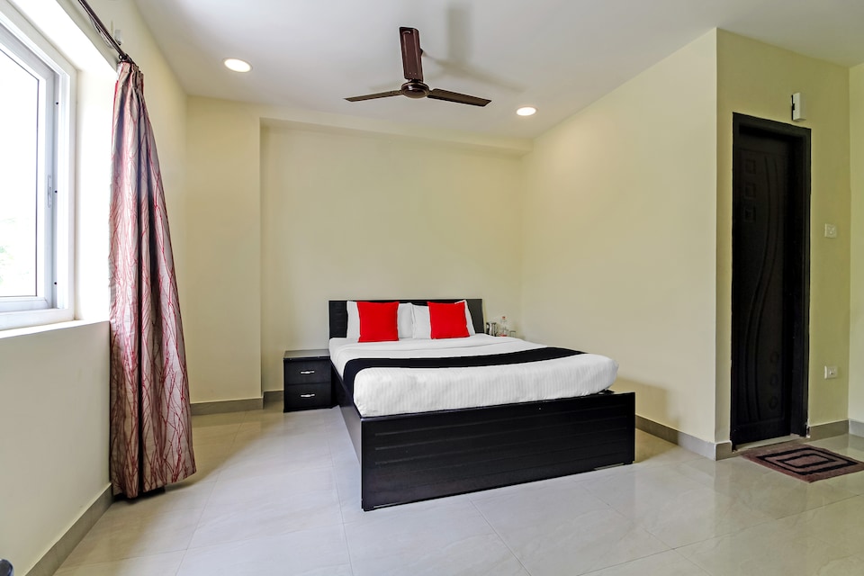 Capital O 29894 Royal Emirates, Jubilee Hills, Hyderabad