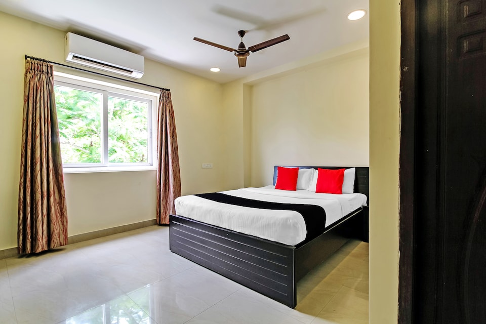 Capital O 29894 Royal Emirates, Jubilee Hills, Hyderabad