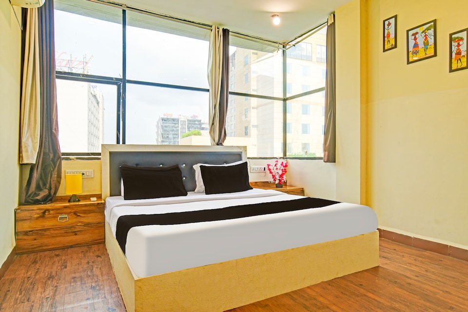 Hotel O SHREE RAJ PALACE, radission square, Indore