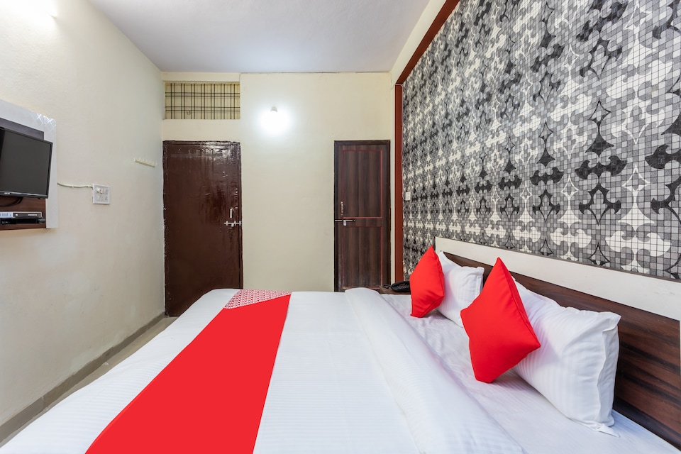 OYO Hotel 29919 Hotel Darshan Shree, radission square, Indore
