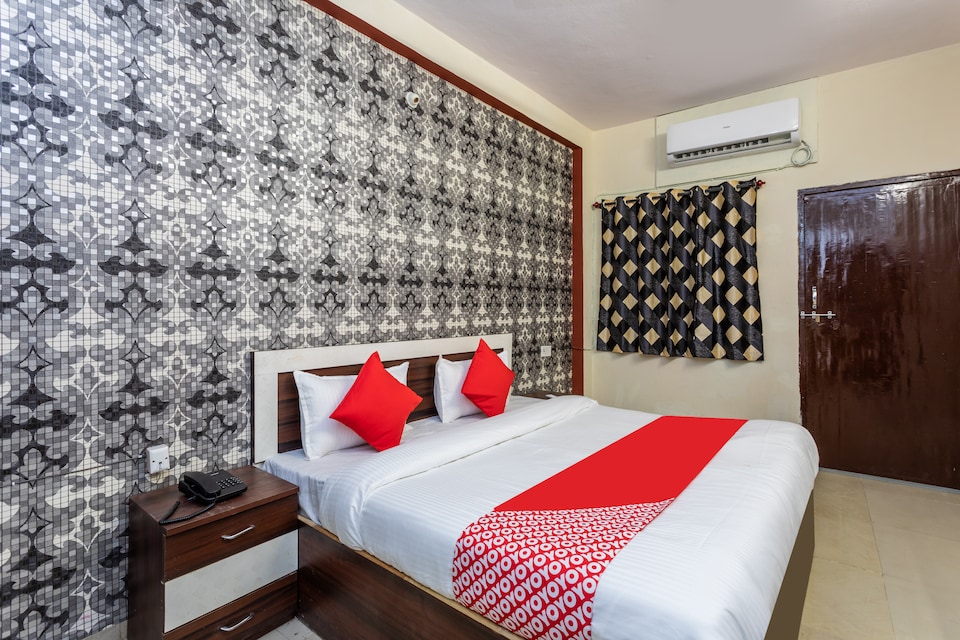 OYO Hotel 29919 Hotel Darshan Shree, radission square, Indore