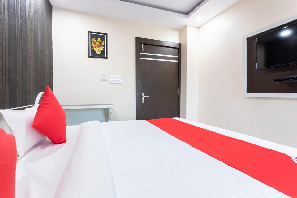 OYO 29920 Hotel, Hoshangabad Road, भोपाल
