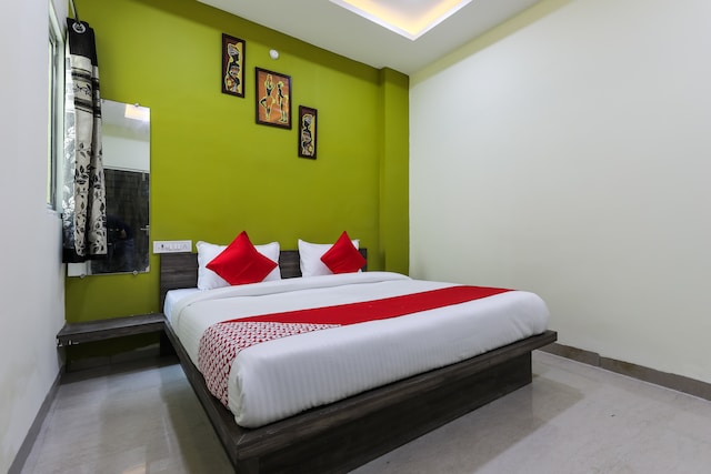Hotel O Nabhyansh Elite Lokmanya Nagar railway station
