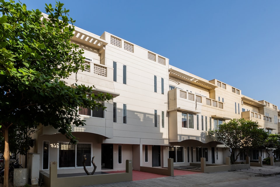 OYO 29923 Vishram Guest House, Bapat Squre, Indore