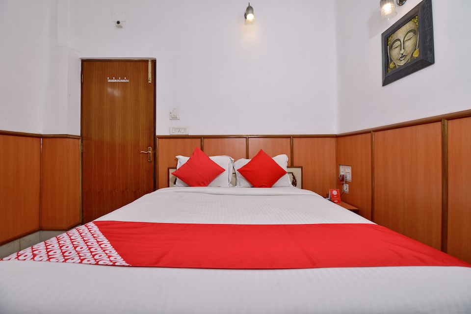OYO 3436 Shree Utsav Palace Guest House, VIP Road Kolkata, Kolkata