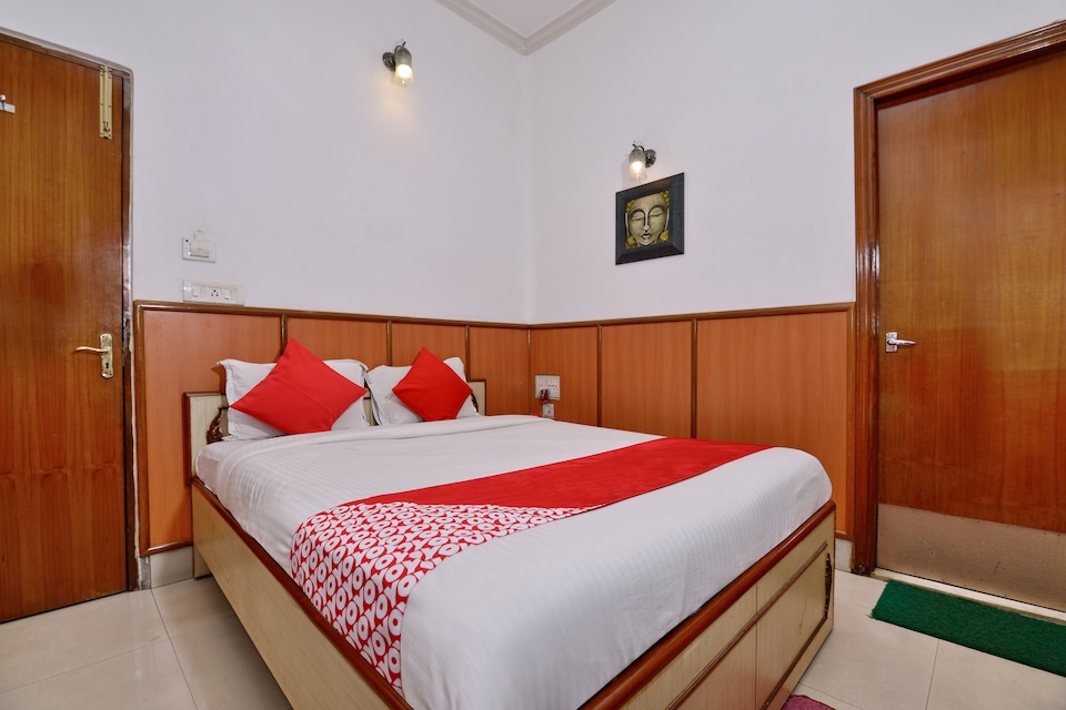 OYO 3436 Shree Utsav Palace Guest House, VIP Road Kolkata, Kolkata