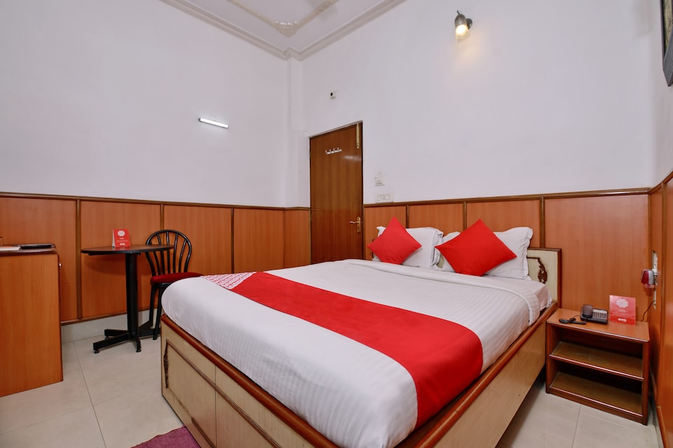 OYO 3436 Shree Utsav Palace Guest House, VIP Road Kolkata, Kolkata