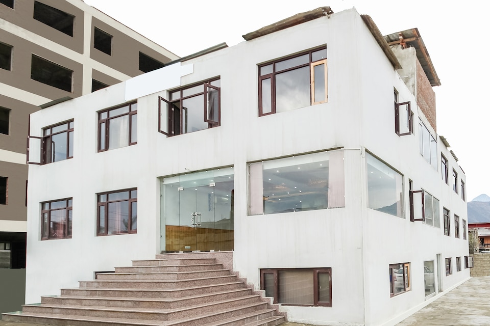 Capital O 29999 Hotel Green Ambition, Rajbagh Srinagar, Srinagar