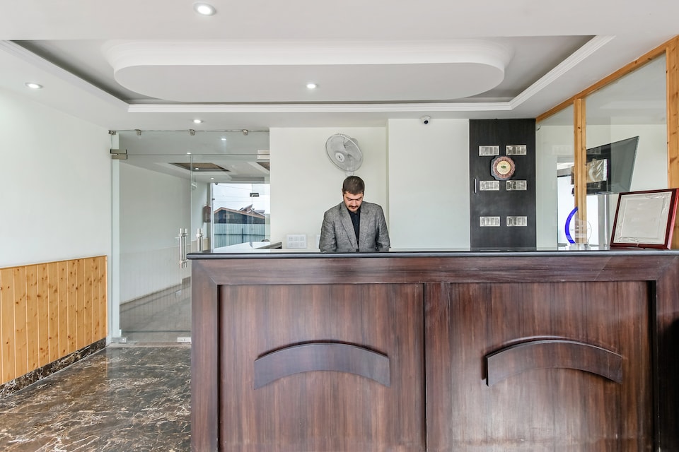 Capital O 29999 Hotel Green Ambition, Rajbagh Srinagar, Srinagar